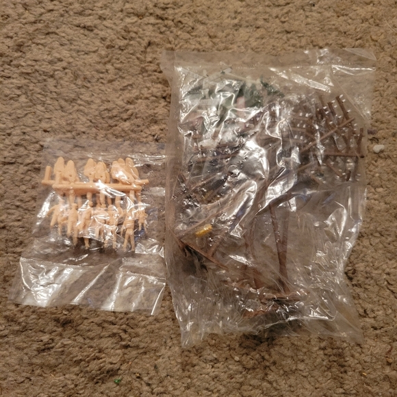 HO Scale Trian  4 Inch Power Poles  Crossing Signs Men - Picture 5 of 6